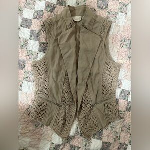 Chico's Women’s Tan Crochet Lace Detail Zipper Pocket Open Vest